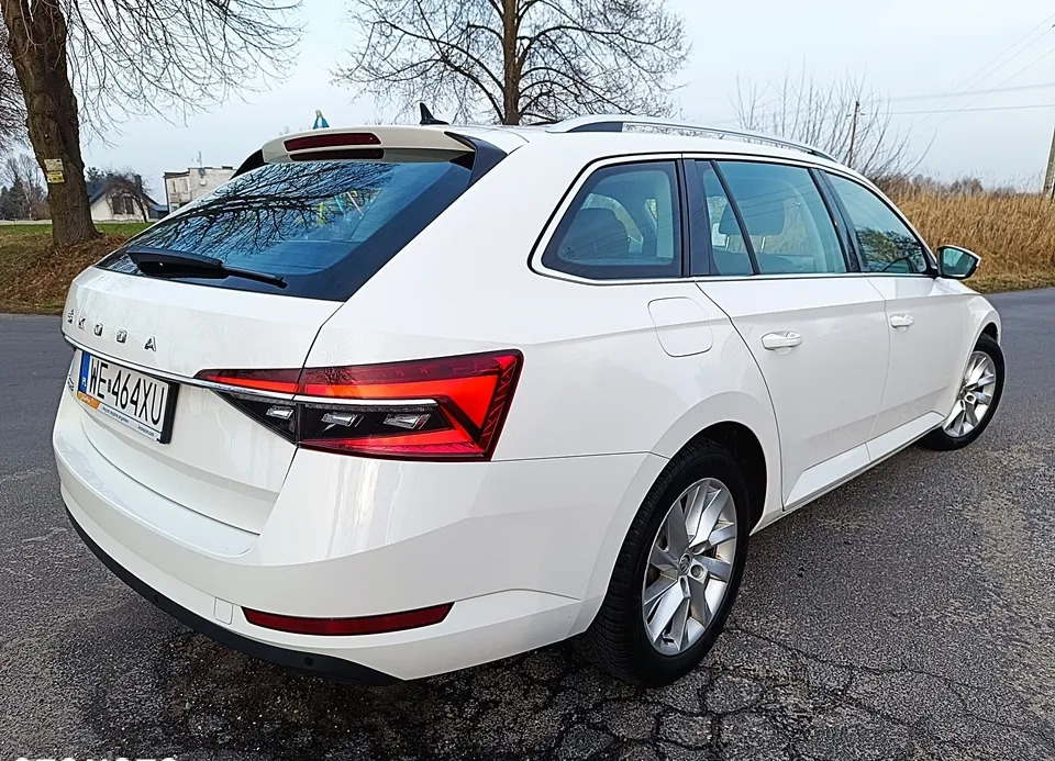 Skoda Superb cena 87700 przebieg: 121000, rok produkcji 2019 z Toruń małe 781